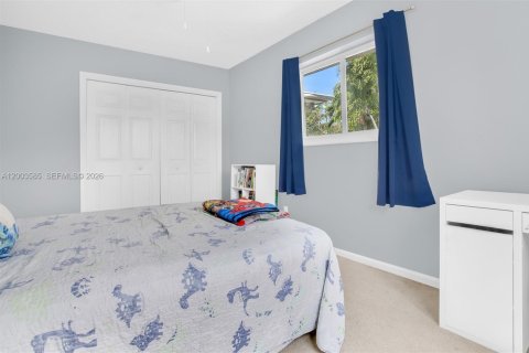 House in Plantation, Florida 4 bedrooms, 166.39 sq.m. № 2069387 - photo 27