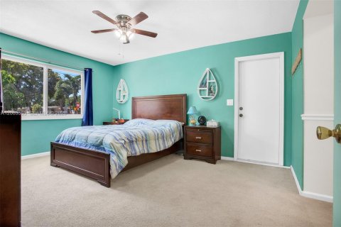 House in Plantation, Florida 4 bedrooms, 166.39 sq.m. № 2069387 - photo 18