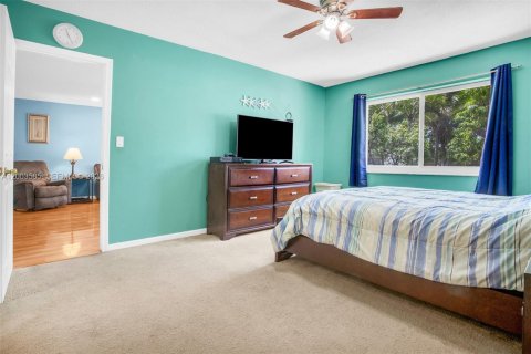 House in Plantation, Florida 4 bedrooms, 166.39 sq.m. № 2069387 - photo 21