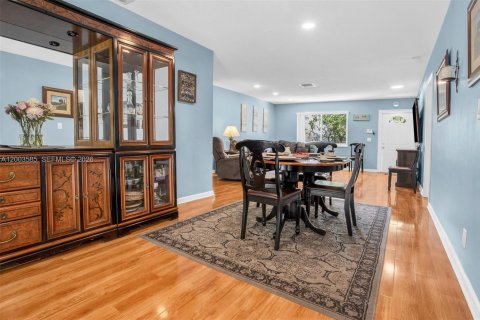 House in Plantation, Florida 4 bedrooms, 166.39 sq.m. № 2069387 - photo 9