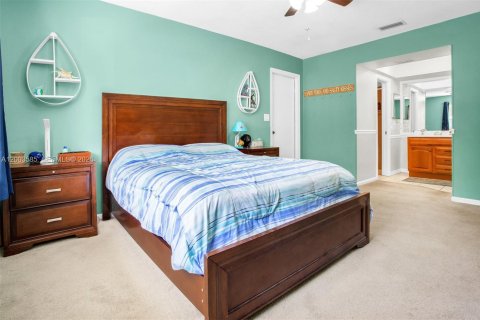 House in Plantation, Florida 4 bedrooms, 166.39 sq.m. № 2069387 - photo 19