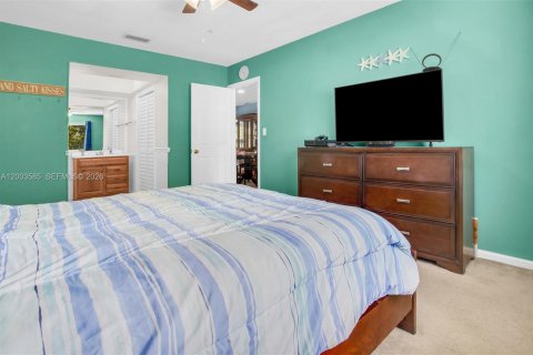 House in Plantation, Florida 4 bedrooms, 166.39 sq.m. № 2069387 - photo 20