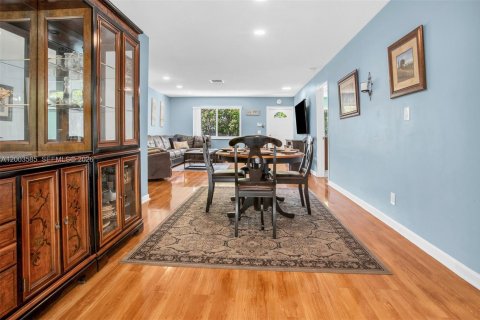 House in Plantation, Florida 4 bedrooms, 166.39 sq.m. № 2069387 - photo 7