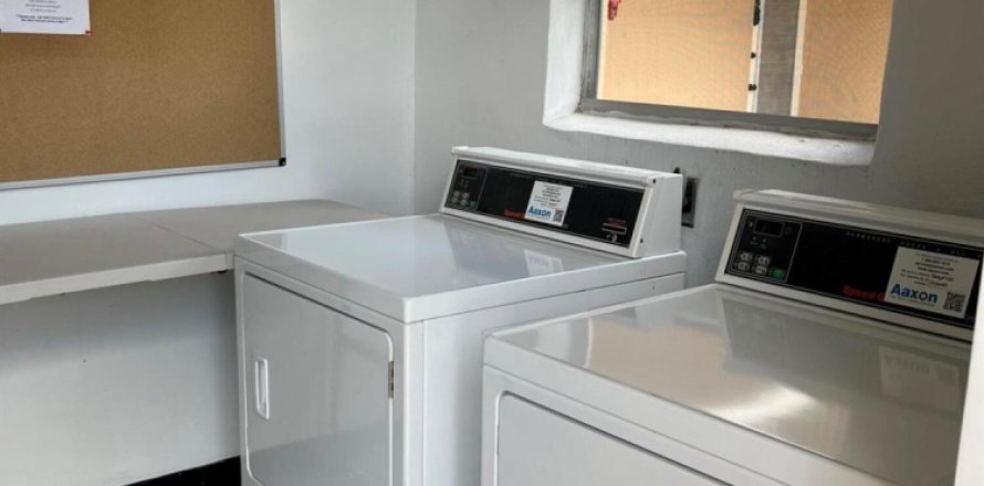 Condo in West Palm Beach, Florida, 2 bedrooms № 1132898