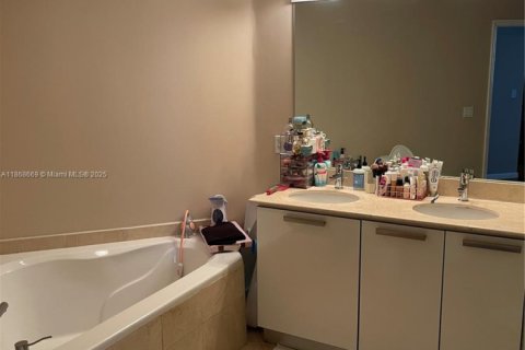 Condominio en venta en Aventura, Florida, 2 dormitorios, 123.56 m2 № 2190338 - foto 14