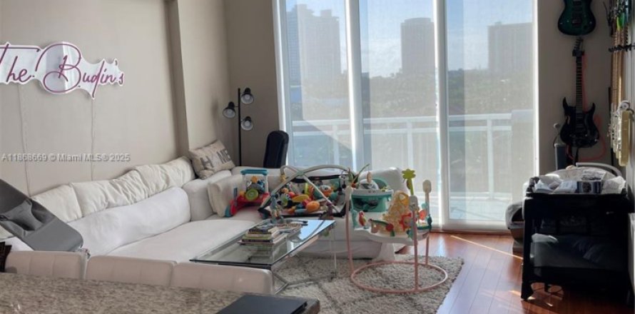 Condominio en Aventura, Florida, 2 dormitorios  № 2190338