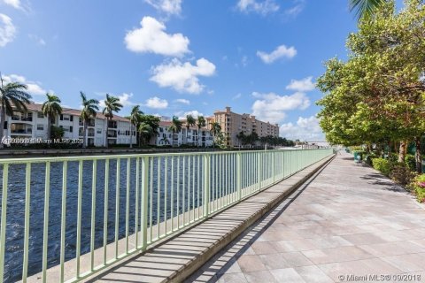 Condominio en venta en Aventura, Florida, 2 dormitorios, 123.56 m2 № 2190338 - foto 28