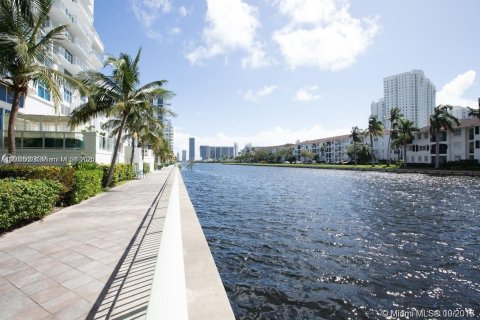 Condominio en venta en Aventura, Florida, 2 dormitorios, 123.56 m2 № 2190338 - foto 27