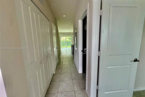 Снять в аренду таунхаус в Флорида-Сити, Флорида 3 спальни, 132.39м2, № 2007367 - фото 3