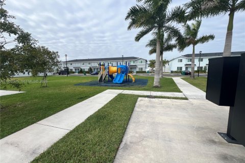 Снять в аренду таунхаус в Флорида-Сити, Флорида 3 спальни, 132.39м2, № 2007367 - фото 21