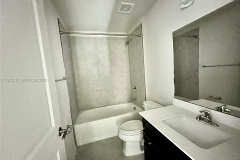 Снять в аренду таунхаус в Флорида-Сити, Флорида 3 спальни, 132.39м2, № 2007367 - фото 4