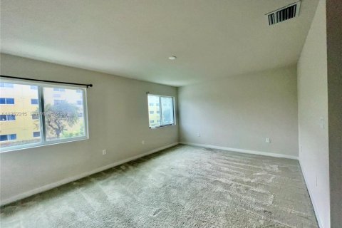 Снять в аренду таунхаус в Флорида-Сити, Флорида 3 спальни, 132.39м2, № 2007367 - фото 16