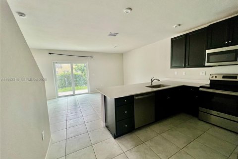 Снять в аренду таунхаус в Флорида-Сити, Флорида 3 спальни, 132.39м2, № 2007367 - фото 6
