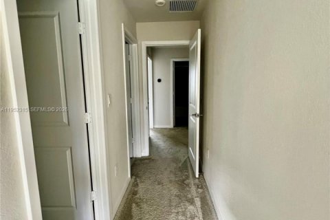 Снять в аренду таунхаус в Флорида-Сити, Флорида 3 спальни, 132.39м2, № 2007367 - фото 18