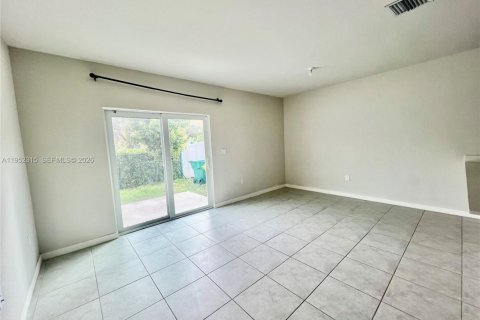 Снять в аренду таунхаус в Флорида-Сити, Флорида 3 спальни, 132.39м2, № 2007367 - фото 7