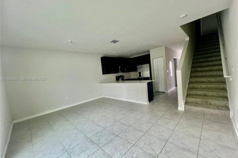 Снять в аренду таунхаус в Флорида-Сити, Флорида 3 спальни, 132.39м2, № 2007367 - фото 5