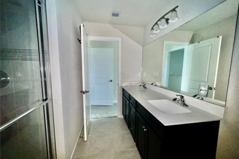 Снять в аренду таунхаус в Флорида-Сити, Флорида 3 спальни, 132.39м2, № 2007367 - фото 9