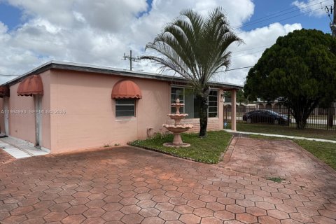 Дом в Майами, Флорида 4 спальни, 170.29м2 № 2049509