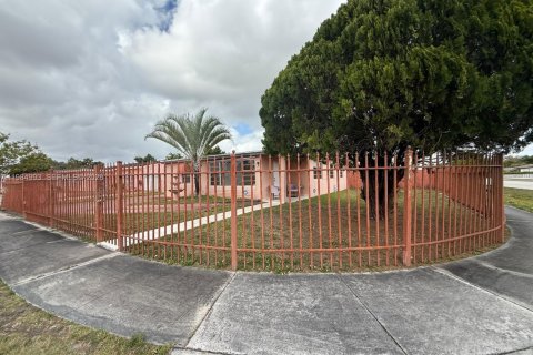 Купить виллу или дом в Майами, Флорида 4 спальни, 170.29м2, № 2049509 - фото 19