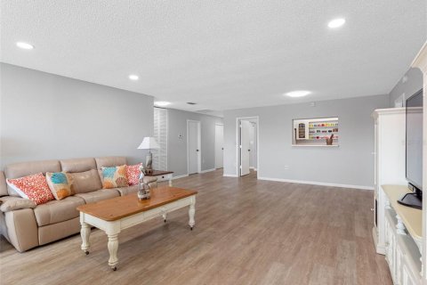Condominio en venta en Belleair Bluffs, Florida, 2 dormitorios, 146.79 m2 № 1744161 - foto 11