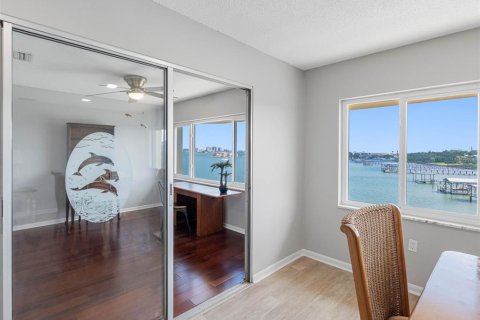 Condominio en venta en Belleair Bluffs, Florida, 2 dormitorios, 146.79 m2 № 1744161 - foto 17
