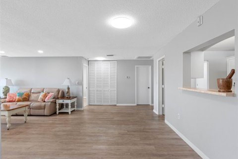 Condominio en venta en Belleair Bluffs, Florida, 2 dormitorios, 146.79 m2 № 1744161 - foto 16