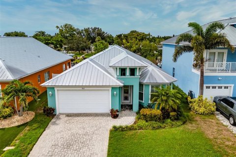 House in Apollo Beach, Florida 3 bedrooms, 188.03 sq.m. № 2227429 - photo 5