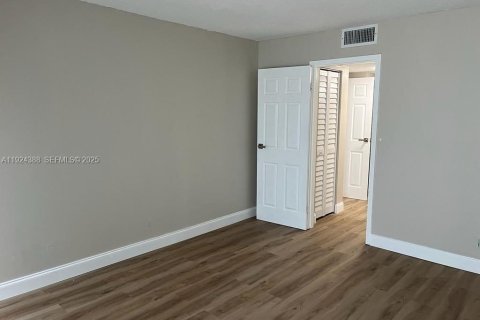 Copropriété à louer à Lauderdale Lakes, Floride: 1 chambre, 78.97 m2 № 1982742 - photo 13