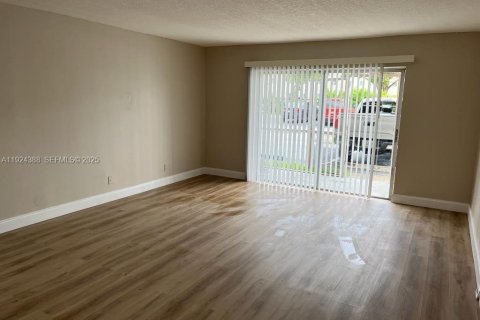 Copropriété à louer à Lauderdale Lakes, Floride: 1 chambre, 78.97 m2 № 1982742 - photo 11