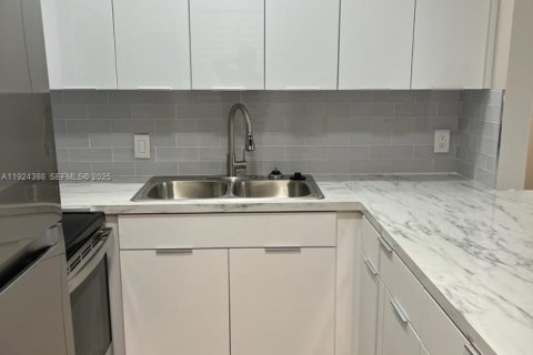 Copropriété à louer à Lauderdale Lakes, Floride: 1 chambre, 78.97 m2 № 1982742 - photo 5