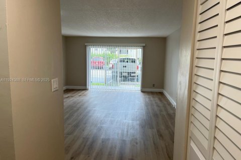 Copropriété à louer à Lauderdale Lakes, Floride: 1 chambre, 78.97 m2 № 1982742 - photo 8