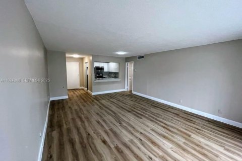 Copropriété à louer à Lauderdale Lakes, Floride: 1 chambre, 78.97 m2 № 1982742 - photo 4