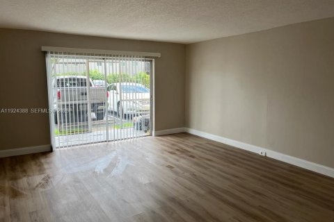 Copropriété à louer à Lauderdale Lakes, Floride: 1 chambre, 78.97 m2 № 1982742 - photo 10