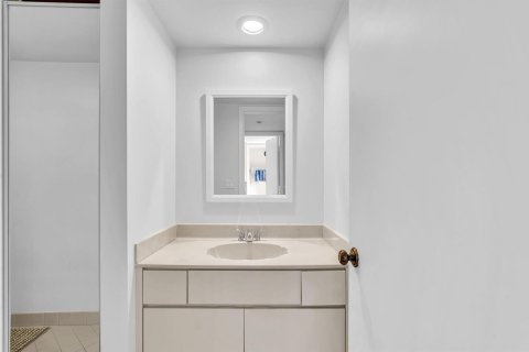Touwnhouse à vendre à Deerfield Beach, Floride: 2 chambres, 114.83 m2 № 2262872 - photo 24
