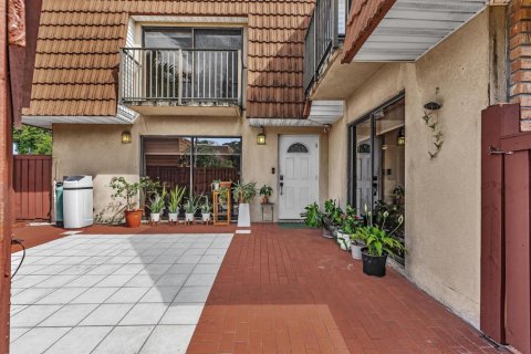 Touwnhouse à vendre à Deerfield Beach, Floride: 2 chambres, 114.83 m2 № 2262872 - photo 4