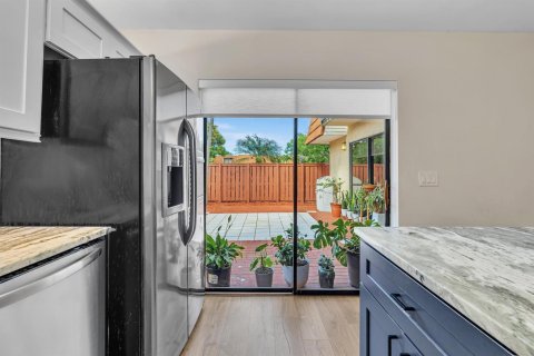 Touwnhouse à vendre à Deerfield Beach, Floride: 2 chambres, 114.83 m2 № 2262872 - photo 11