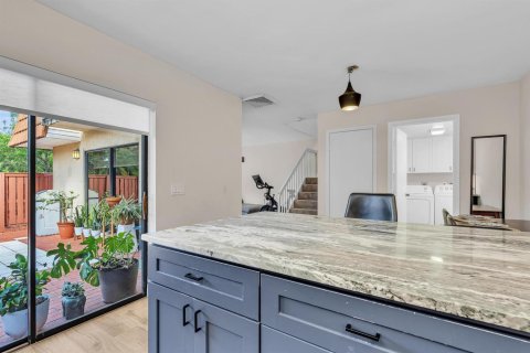 Touwnhouse à vendre à Deerfield Beach, Floride: 2 chambres, 114.83 m2 № 2262872 - photo 12