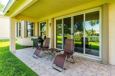 House in Miramar, Florida 4 bedrooms, 254.37 sq.m. № 1893489 - photo 29