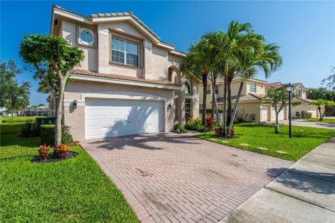 House in Miramar, Florida 4 bedrooms, 254.37 sq.m. № 1893489 - photo 2