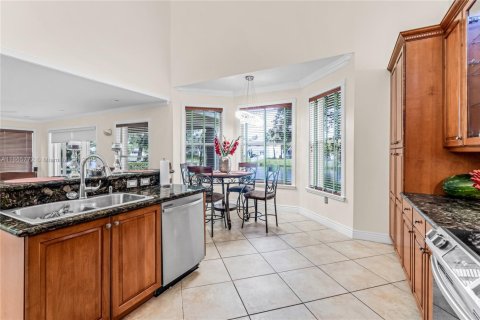 House in Miramar, Florida 4 bedrooms, 254.37 sq.m. № 1893489 - photo 12