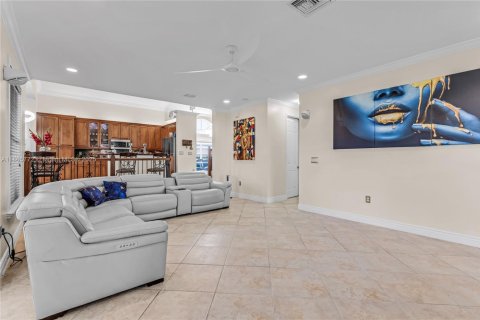 House in Miramar, Florida 4 bedrooms, 254.37 sq.m. № 1893489 - photo 15
