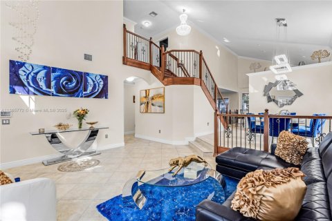 House in Miramar, Florida 4 bedrooms, 254.37 sq.m. № 1893489 - photo 6
