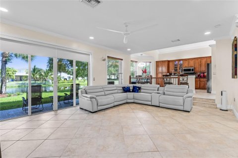 House in Miramar, Florida 4 bedrooms, 254.37 sq.m. № 1893489 - photo 14