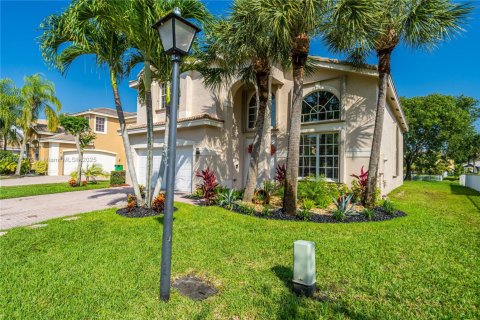 House in Miramar, Florida 4 bedrooms, 254.37 sq.m. № 1893489 - photo 3