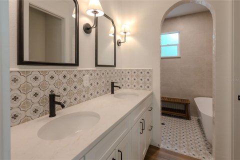 House in Sanford, Florida 4 bedrooms, 207.45 sq.m. № 2101976 - photo 13