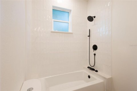 House in Sanford, Florida 4 bedrooms, 207.45 sq.m. № 2101976 - photo 24