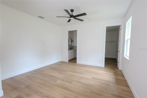 House in Sanford, Florida 4 bedrooms, 207.45 sq.m. № 2101976 - photo 9