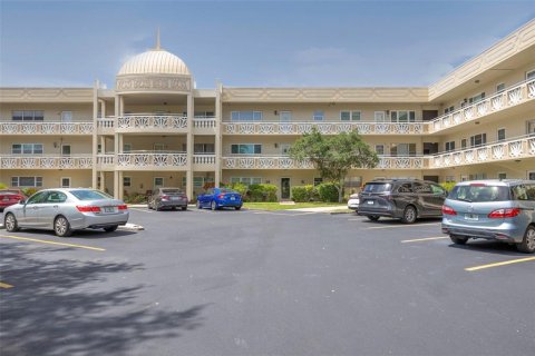 Condominio en Clearwater, Florida, 2 dormitorios  № 2101807