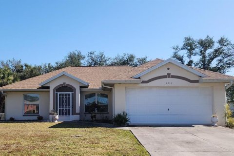 House in Port Charlotte, Florida 3 bedrooms, 117.8 sq.m. № 1724602 - photo 1