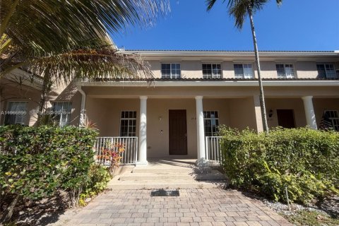 Touwnhouse à louer à Homestead, Floride: 3 chambres, 130.81 m2 № 2028893 - photo 2